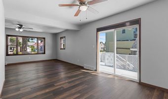 809 N DURKEE St, Appleton, WI 54911