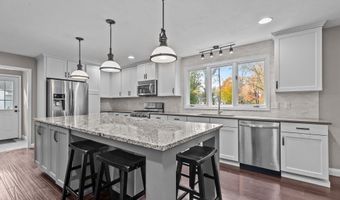 11 HILLTOP Ct, Appleton, WI 54914