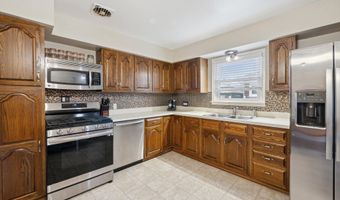 18755 Dale Ave, Allen Park, MI 48101