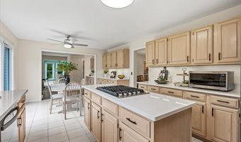 1661 Kensington Dr, Algonquin, IL 60102