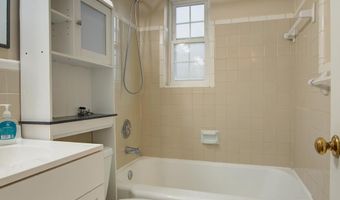 2100 N SCOTT St 101, Arlington, VA 22209