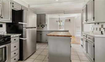 29 Cormier Rd, Lincoln, RI 02865