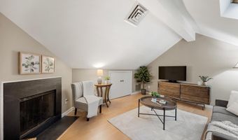 1403 E ABINGDON Dr 6, Alexandria, VA 22314