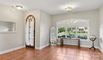 26 Ocaso Dr, Asheville, NC 28806