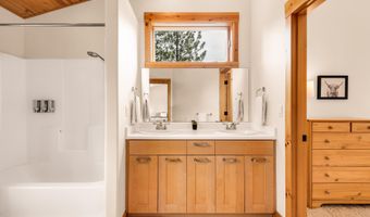 16396 Skyline Dr, Bend, OR 97703