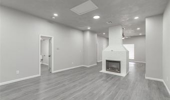 1027 W Idaho Ave, Chickasha, OK 73018
