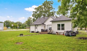 430 S Oak Ave, Aurora, MO 65605