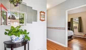 93 Church St, Barrington, RI 02806