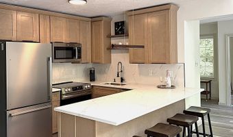 15 Shakespeare Dr, Albrightsville, PA 18210