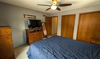 1918 Bayview Dr, Albert Lea, MN 56007