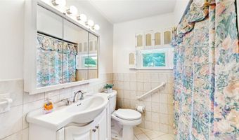 42 Plainfield Rd, Albertson, NY 11507