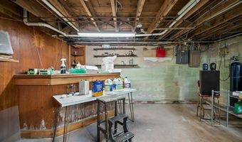 74 Valley Rd, Middletown, RI 02842