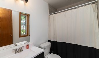 991 Cortland Dr, Apple Valley, MN 55124