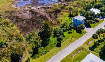 94 Bay Ave, Apalachicola, FL 32320