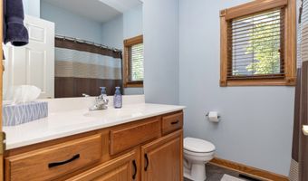 1018 Falcon Dr SE, Altoona, IA 50009