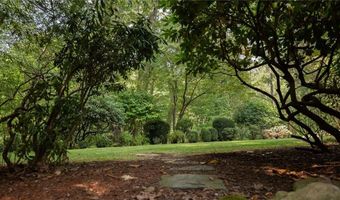 65 Huguenot Dr, East Greenwich, RI 02818