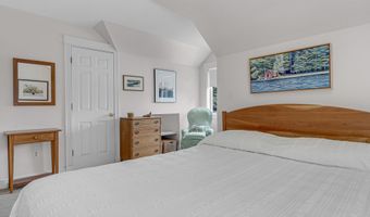 2 Sunnyfield Ln, Falmouth, ME 04105