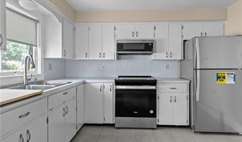 17 Shields St A, Newport, RI 02840