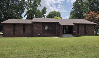 806 E Springfield St, Aurora, MO 65605