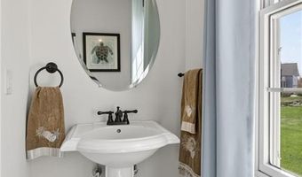 25 Southern View Dr, Narragansett, RI 02882