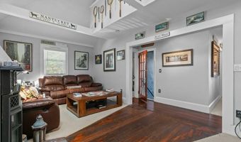 21 Slocum St, Newport, RI 02840