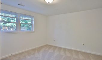 2402 WINDBREAK Dr, Alexandria, VA 22306