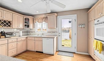 16 Elm Ave, Narragansett, RI 02882