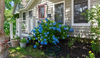 30 Loring Rd, Bristol, RI 02809