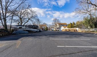 147 Church St, Belford, NJ 07718