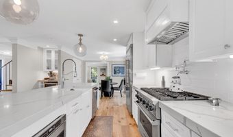 7601 PERSIMMON TREE Ln, Bethesda, MD 20817