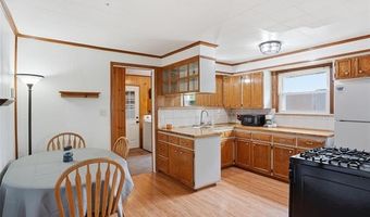 918 Columbia St, Algonac, MI 48001