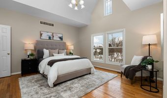 5971 Creekview Ct, Ann Arbor, MI 48108