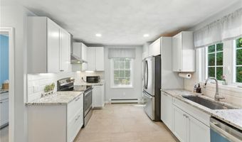 3 Sandy Ln, Bristol, RI 02809