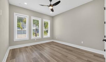 614 Pinckney Dr, Apollo Beach, FL 33572