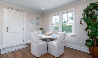 20 E Bowery St 1A, Newport, RI 02840