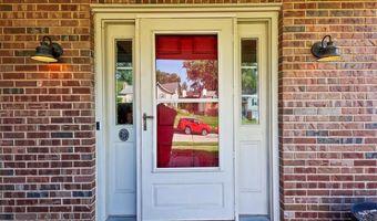 800 Eaglebrooke Dr, Ballwin, MO 63021