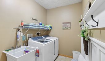 1250 Orchard Glen Dr, Amherst, OH 44001