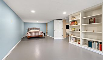 12 Magazine St, Bedford, NH 03110