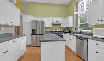 2324 Tracy Ln, Algonquin, IL 60102