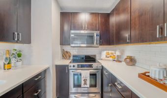 594 Mananai Pl 21T, Honolulu, HI 96818