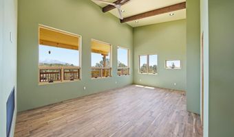 102 Spanish Peaks Rd, Arroyo Hondo, NM 87513