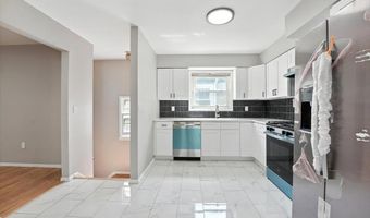 16 OAK St, Bayonne, NJ 07002