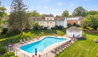 1 E Hayestown Rd 33, Danbury, CT 06811