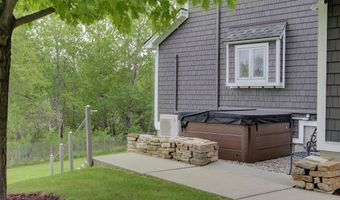 105 Brook Dr, Burlington, VT 05408