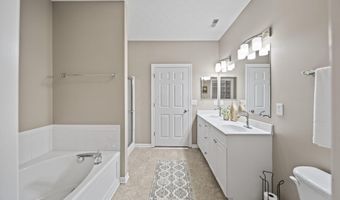 5939 Naughten Pond Dr, Columbus, OH 43213