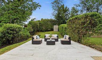 115 S IRIS St, Alexandria, VA 22304