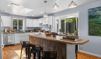 376 Crowson Rd, Ashland, OR 97520