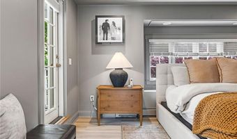 7 Florence Ave, Newport, RI 02840