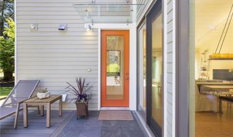 621 E Shore Rd, Jamestown, RI 02835