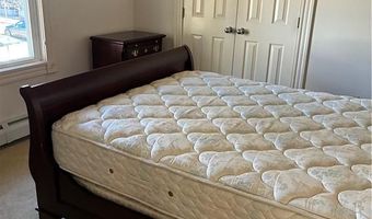 1 Rolfe Sq 2, Cranston, RI 02910